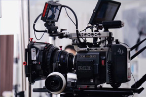 拥有索尼,佳能新款机器,无线收录